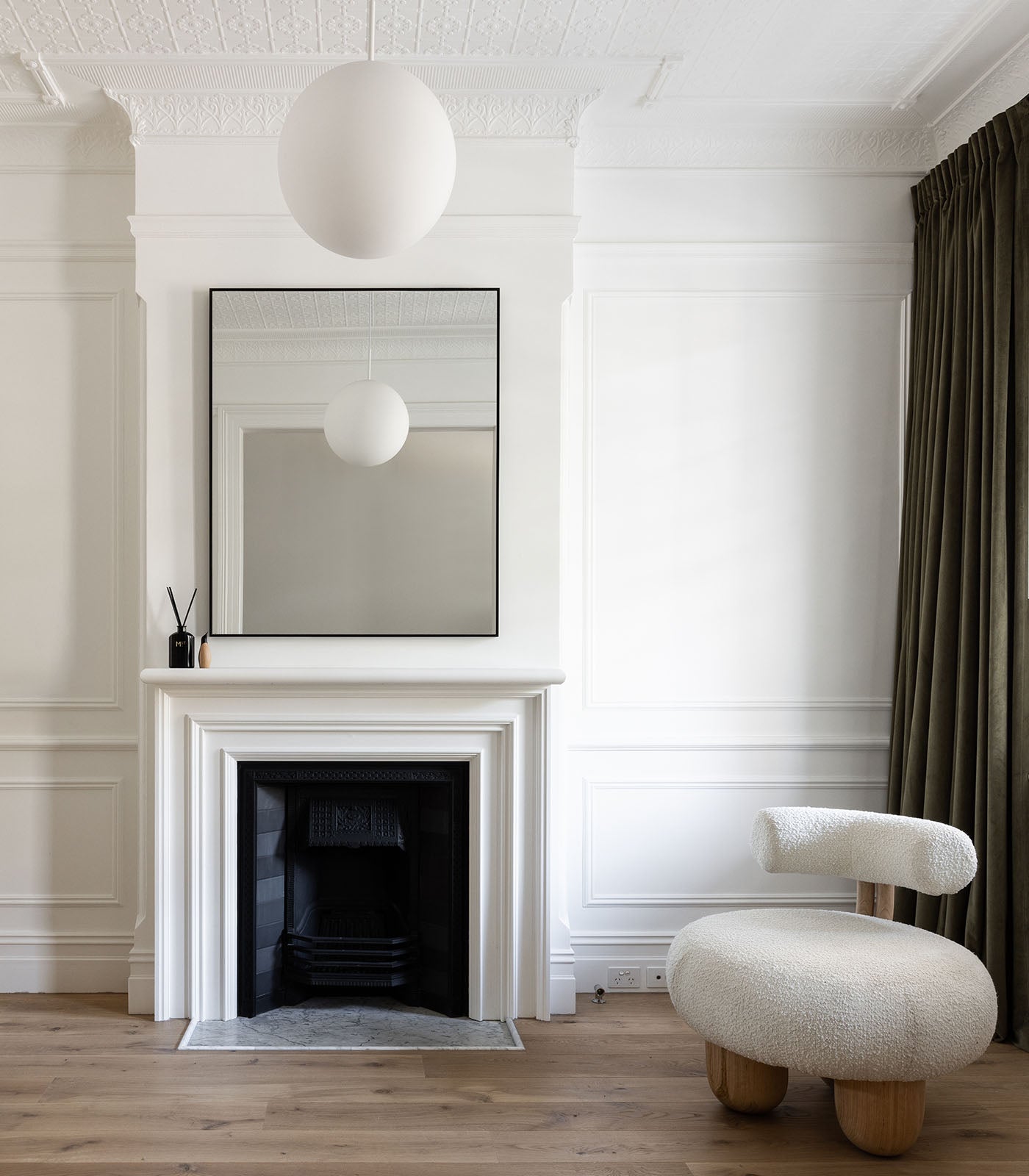 Lighting Republic Orb Max Interior Pendant Black/ White - LR.i02.55.- Lighting Republic