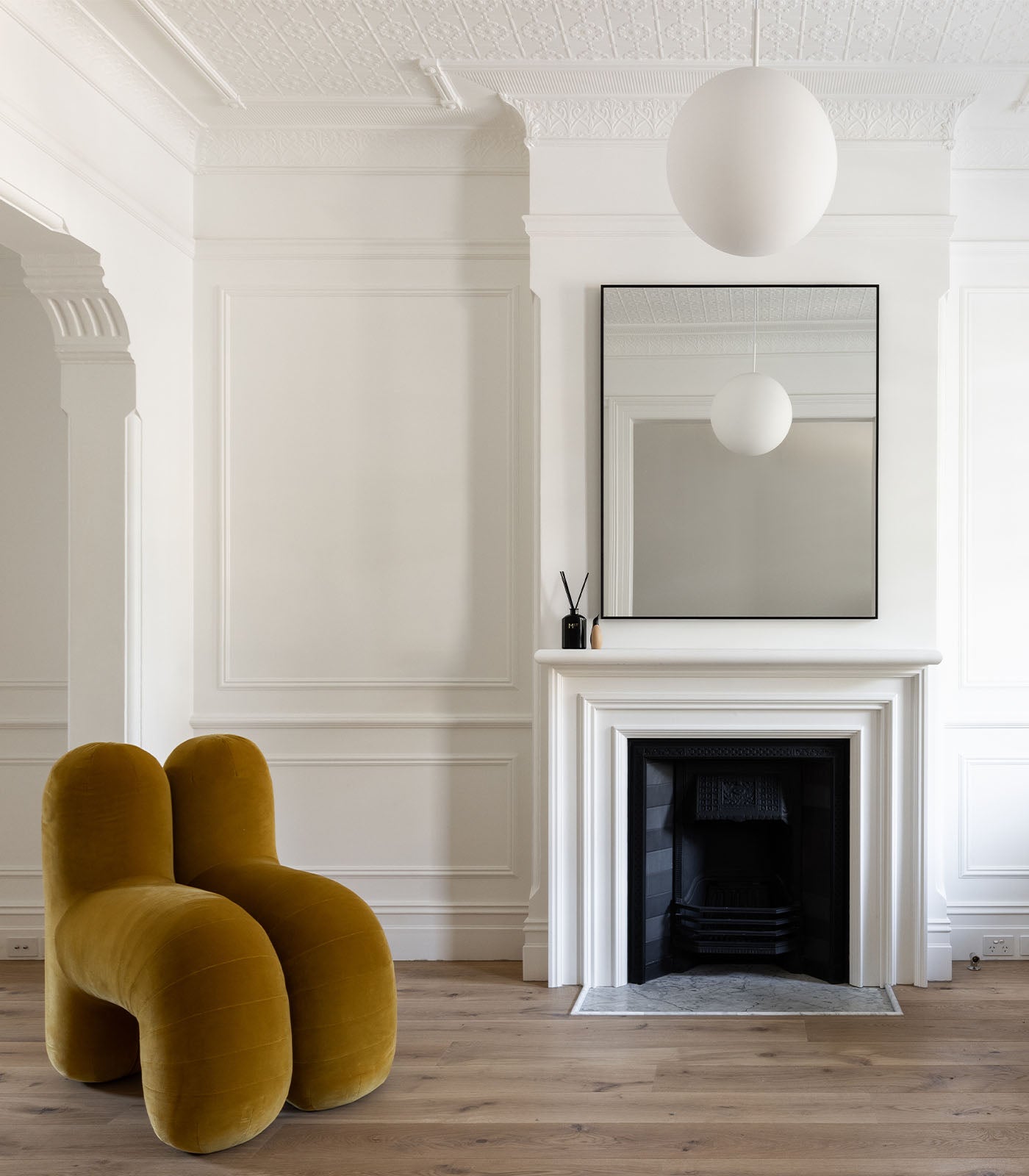 Lighting Republic Orb Max Interior Pendant Black/ White - LR.i02.55.- Lighting Republic