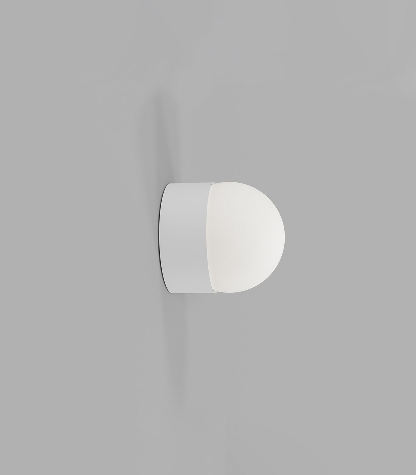 Lighting Republic Orb Sur Mini Interior Wall Light Old Brass / White / Iron IP44 - LR.i01.54e.S. + LR.i01.54M. + LR.A03.S.WH