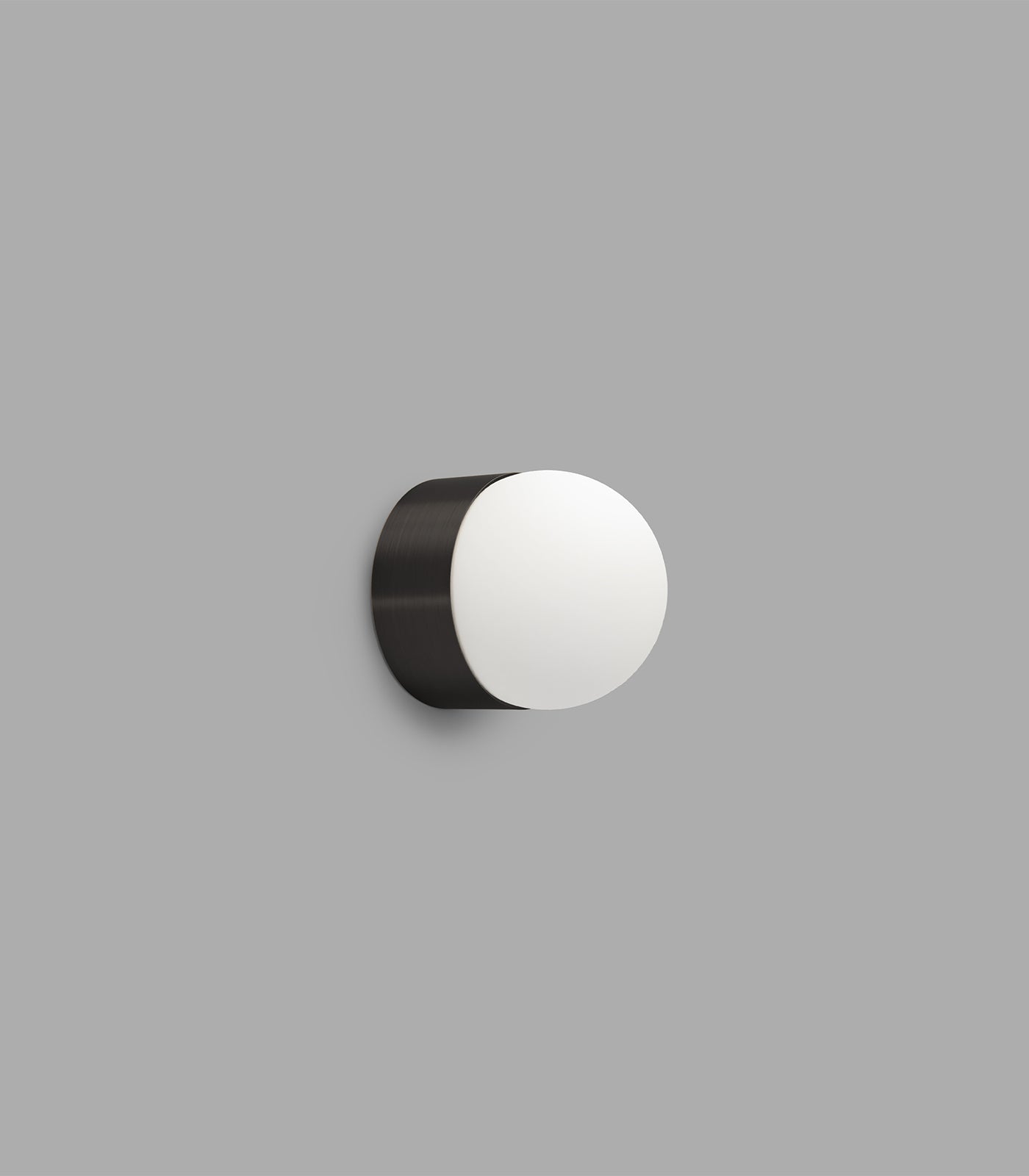 Lighting Republic Orb Sur Mini Interior Wall Light Old Brass / White / Iron IP44 - LR.i01.54e.S. + LR.i01.54M. + LR.A03.S.WH