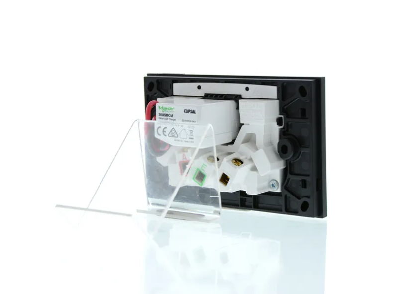 Clipsal Double Power Point, Saturn Zen, Single USB Charger, Horizontal Mount Black/ White 250V- Z4025USBC-ZB, Z4025USBC-ZW