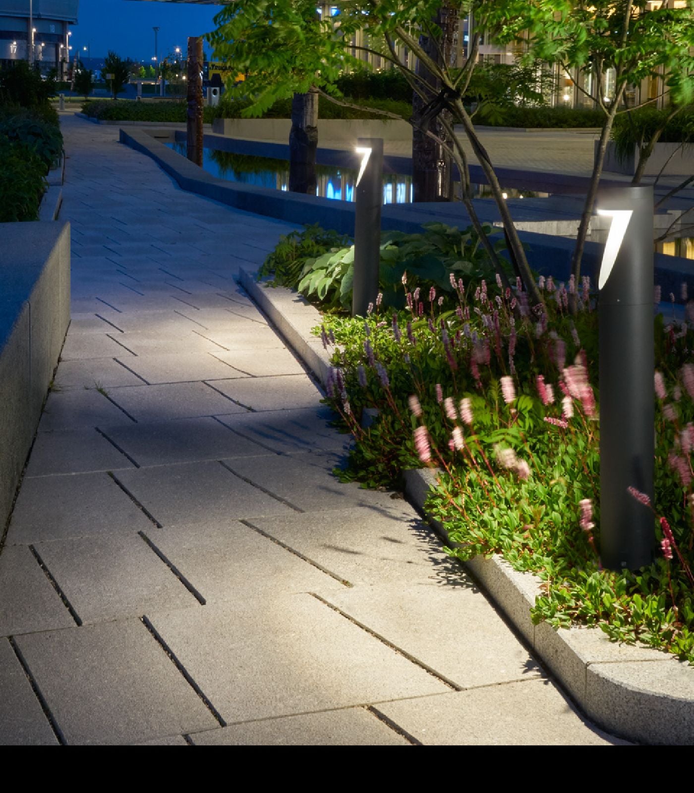 Norlys Oppland LED Bollards 3000K Aluminium/ Graphite 8.5W IP54 - NLYS.1321AL, NLYS.1321GR