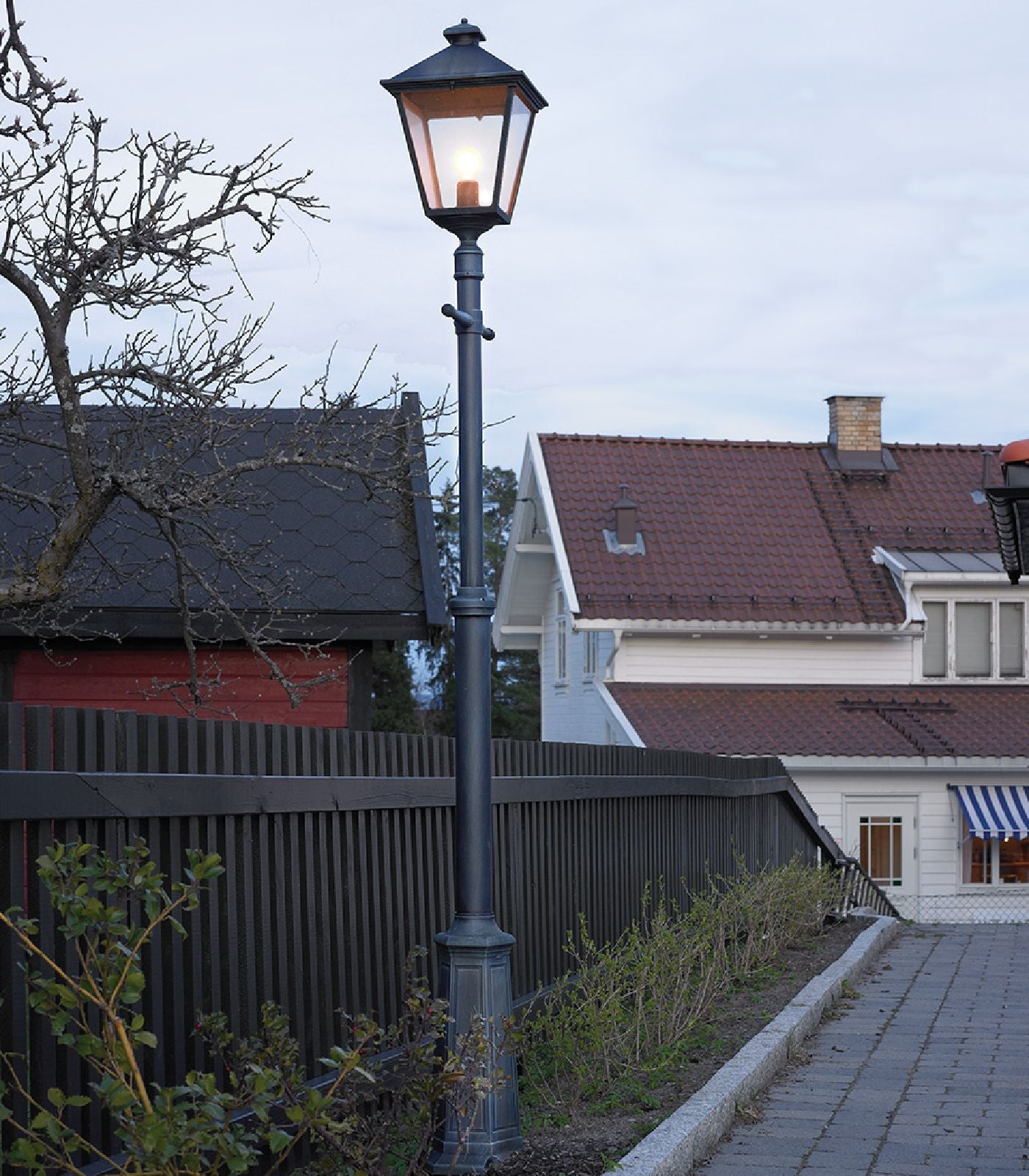 Norlys London 1lt Pole LED Flood Light Black/ White IP54 - NLYS.491B, NLYS.491W