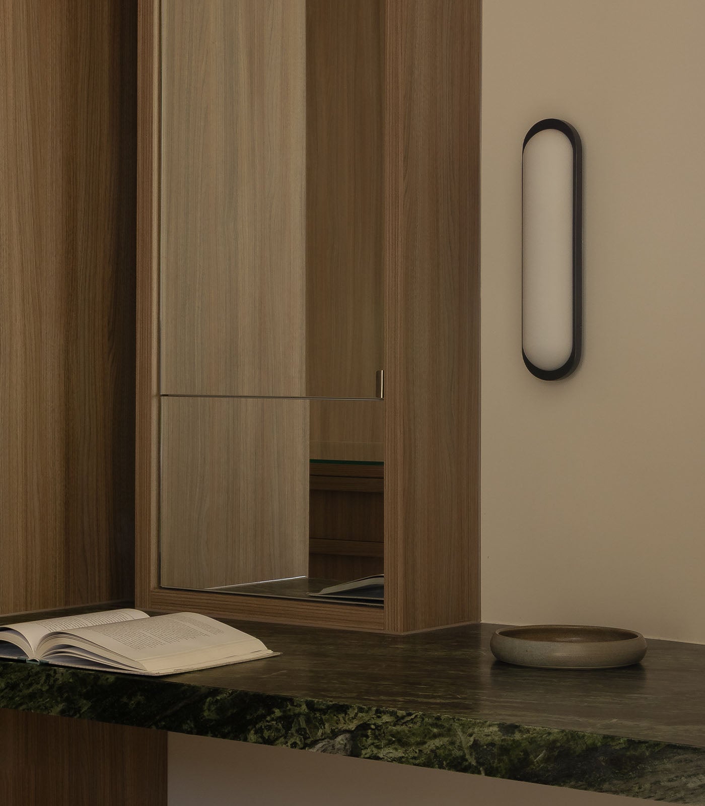 Lighting Republic Bode Interior Wall Light 2700K Iron / Old Brass 10W IP44 - LR.i01.85.IRN, LR.i01.85.OB