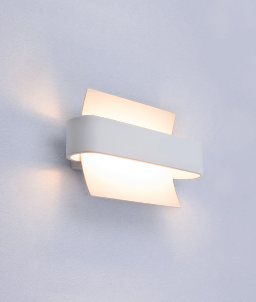 DUBAIG2: Interior surface mounted wall light. MATT White CURVED 6W 120D 3000K (350 Lumens). CLA Lighting